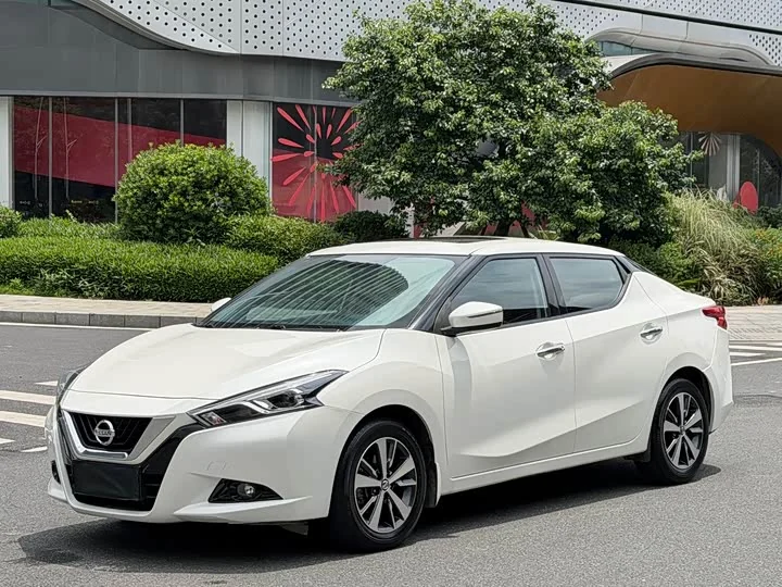 Nissan Lannia